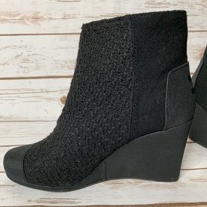 Toms Black Wedges NEW